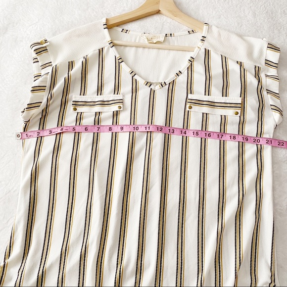 Stripe Cap Sleeve Ruched Side V-Neck Top - Picture 6 of 9